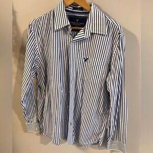 American Eagle Outfitters Men's Navy and White Striped Shirt